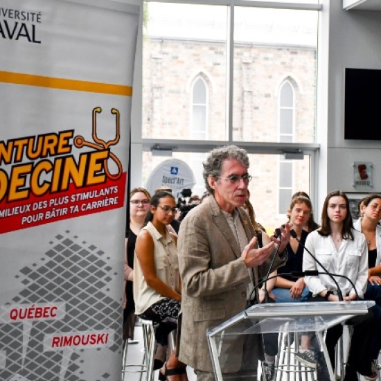 Le Dr Julien Poitras, doyen de la Faculté de médecine de l'Université Laval © Photo : Stéphane Lizotte, UQAR